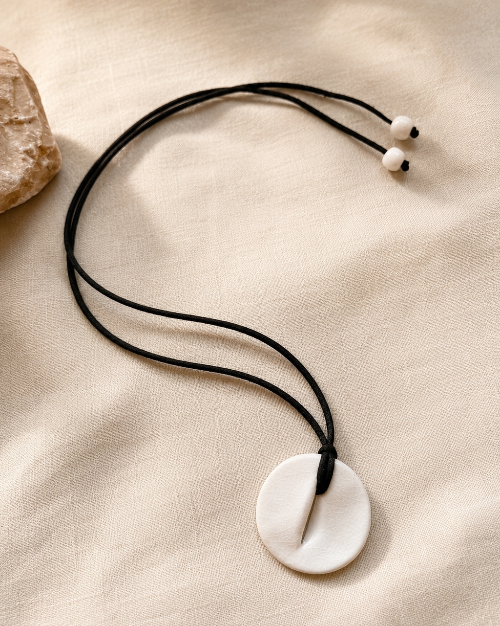 Eclipse · Collar de porcelana