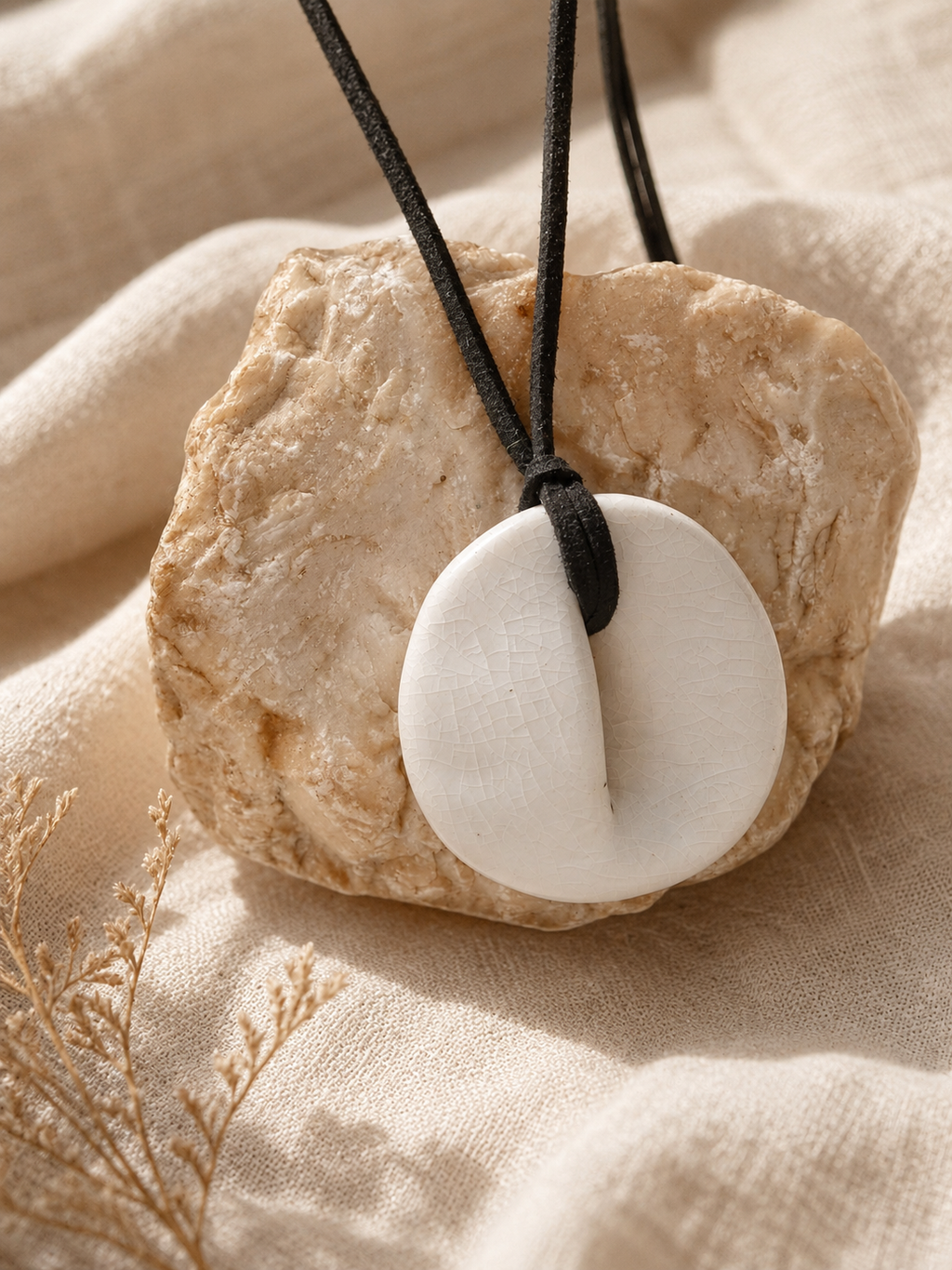 Eclipse · Collar de porcelana