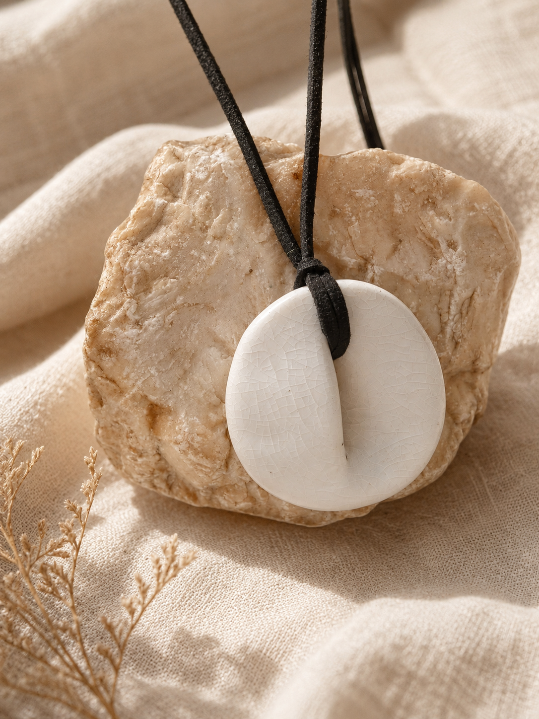Eclipse · Collar de porcelana