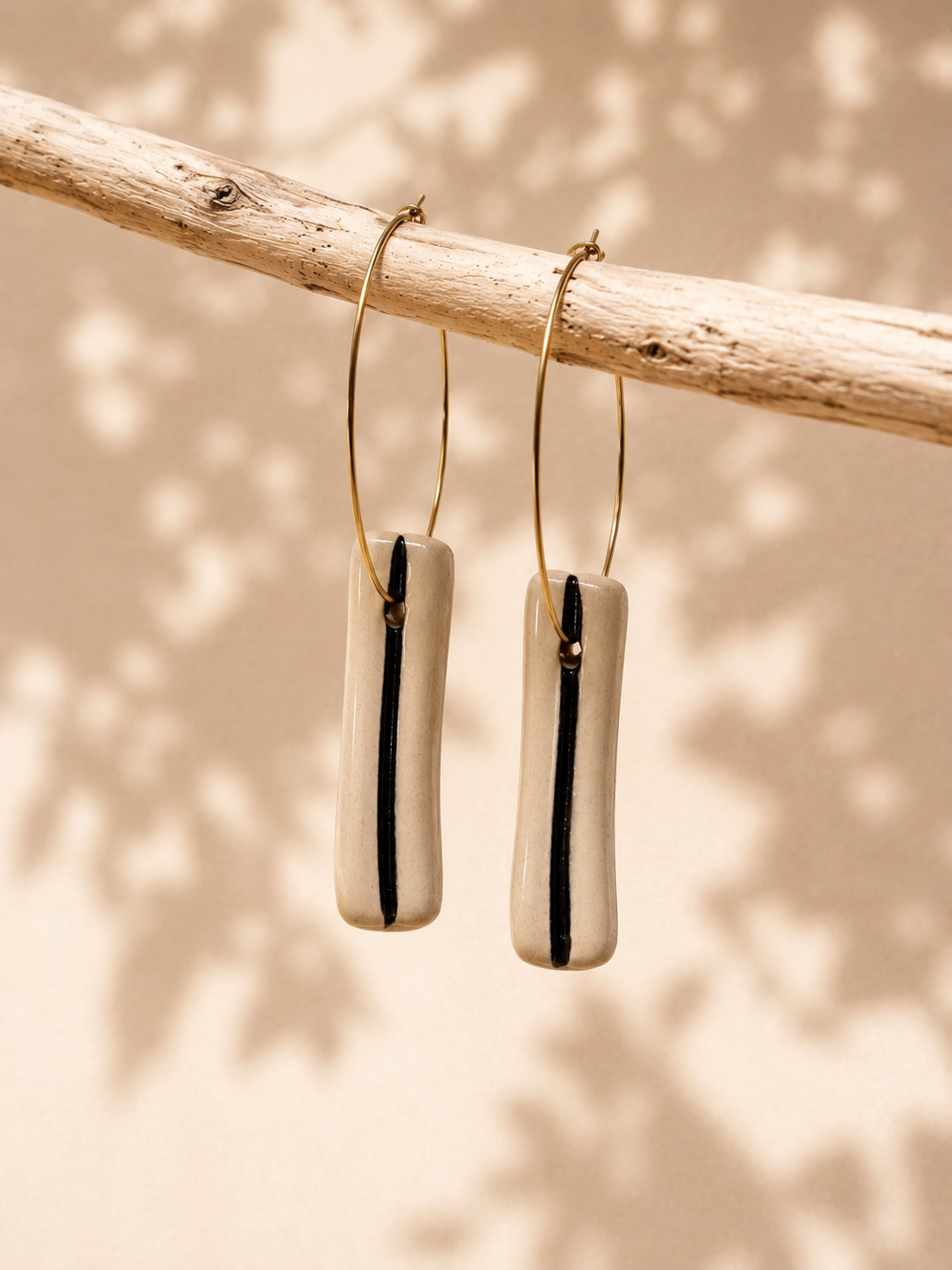 Pendientes línea negra