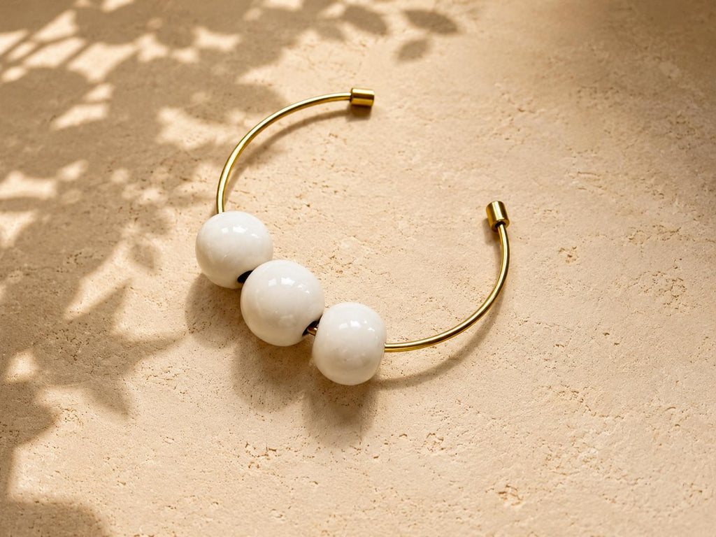 Pulsera rígida de esferas cerámicas