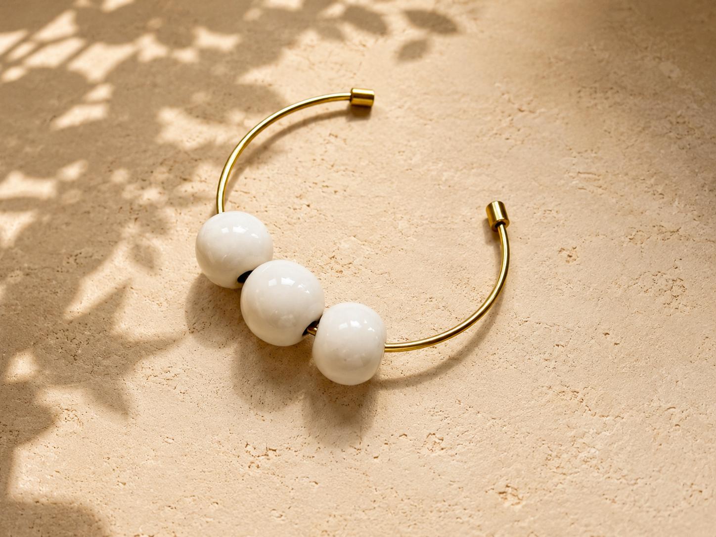 Pulsera rígida de esferas cerámicas