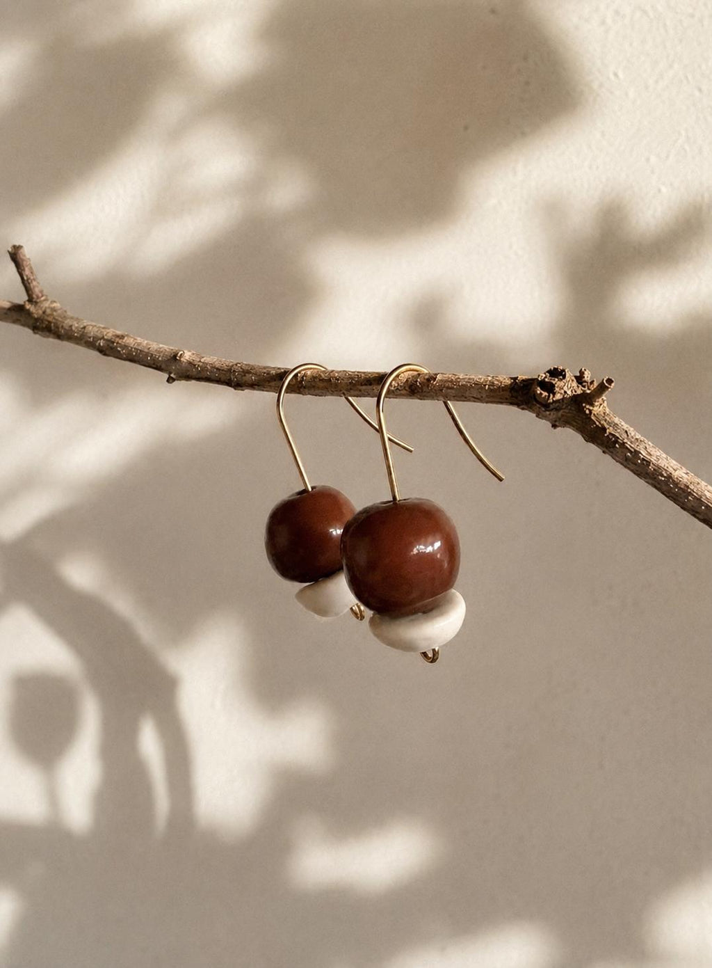 Pendientes colgantes de arcilla roja