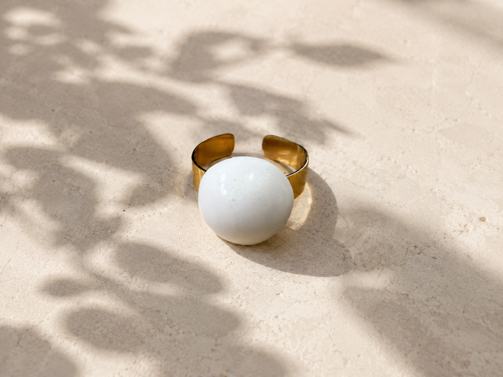 Anillo de esfera en porcelana