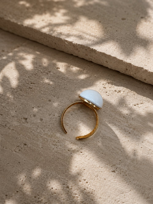 Anillo de esfera en porcelana